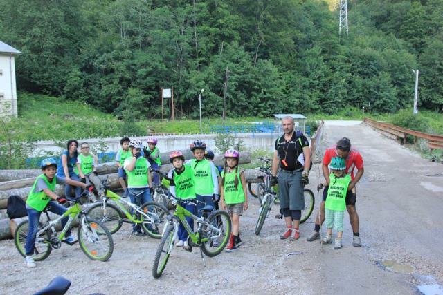 scoala_bate_saua_Cursuri_initiere_bicicleta_ciclism_montan_grupuri_copii