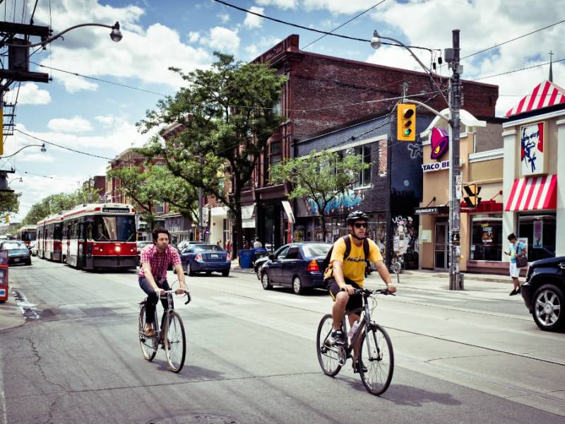 pedalare urbana cu biciclete de oras